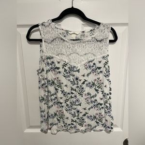 Floral H&M sleeveless lace top spring summer pretty 💜large women’s
